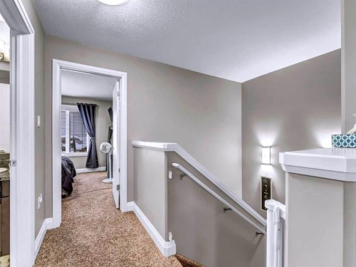 41 Somerside Gate Se, Medicine Hat, AB - Indoor Photo Showing Other Room