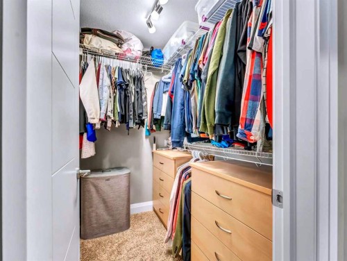 41 Somerside Gate Se, Medicine Hat, AB - Indoor With Storage