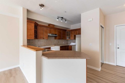 307-29 River Ridge Drive Nw, Medicine Hat, AB - Indoor Photo Showing Kitchen