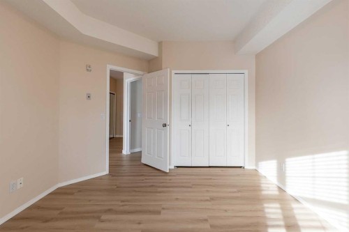 307-29 River Ridge Drive Nw, Medicine Hat, AB - Indoor Photo Showing Other Room