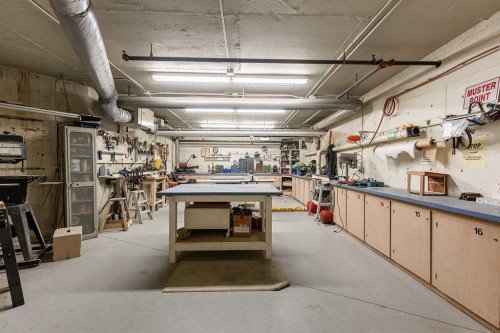 307-29 River Ridge Drive Nw, Medicine Hat, AB - Indoor Photo Showing Garage