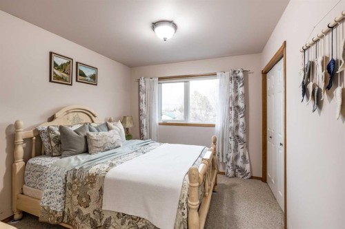 512 11 Street, Dunmore, AB - Indoor Photo Showing Bedroom