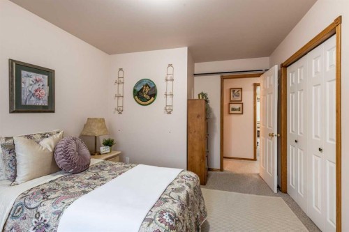 512 11 Street, Dunmore, AB - Indoor Photo Showing Bedroom