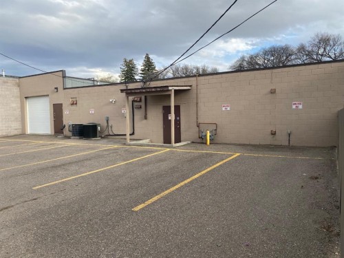 28 3 Street Ne, Medicine Hat, AB 