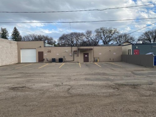 28 3 Street Ne, Medicine Hat, AB 