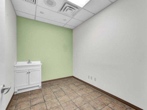 28 3 Street Ne, Medicine Hat, AB 