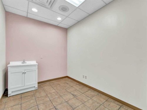 28 3 Street Ne, Medicine Hat, AB 