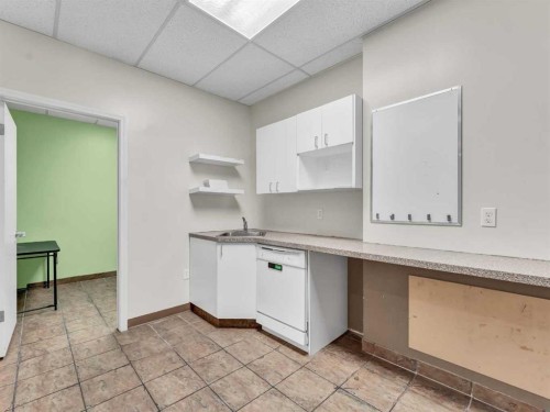 28 3 Street Ne, Medicine Hat, AB 