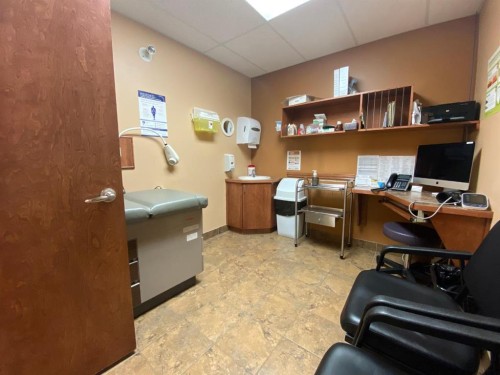 28 3 Street Ne, Medicine Hat, AB 