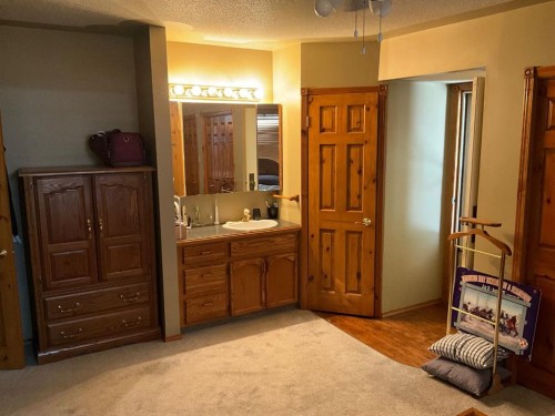 1600 Echo Dale Road Sw, Medicine Hat, AB - Indoor Photo Showing Other Room