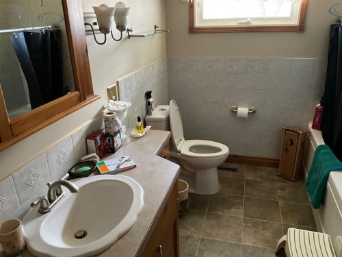 1600 Echo Dale Road Sw, Medicine Hat, AB - Indoor Photo Showing Bathroom