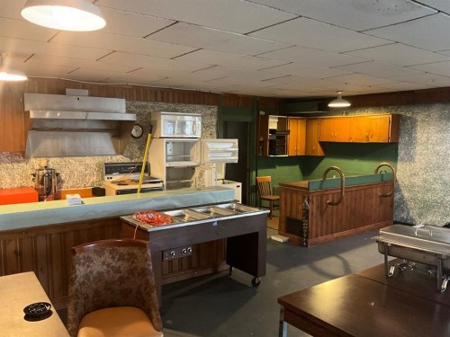 1600 Echo Dale Road Sw, Medicine Hat, AB - Indoor Photo Showing Kitchen