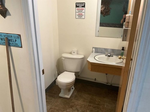 1600 Echo Dale Road Sw, Medicine Hat, AB - Indoor Photo Showing Bathroom