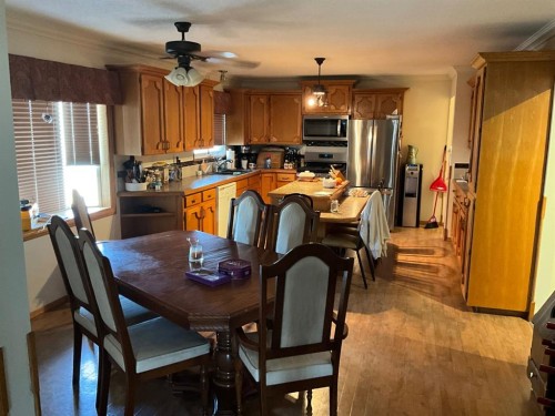 1600 Echo Dale Road Sw, Medicine Hat, AB - Indoor Photo Showing Dining Room