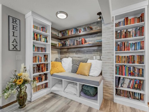 32 Sunrise Court Sw, Medicine Hat, AB - Indoor Photo Showing Office