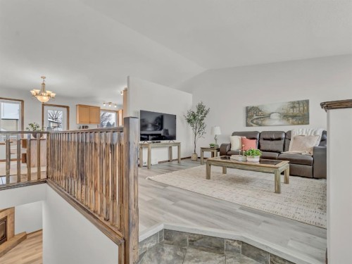 32 Sunrise Court Sw, Medicine Hat, AB - Indoor