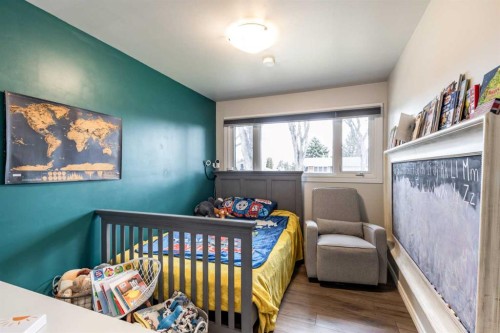 2666 16 Avenue Se, Medicine Hat, AB - Indoor Photo Showing Bedroom