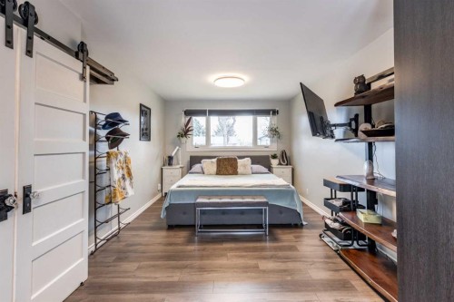 2666 16 Avenue Se, Medicine Hat, AB - Indoor Photo Showing Bedroom