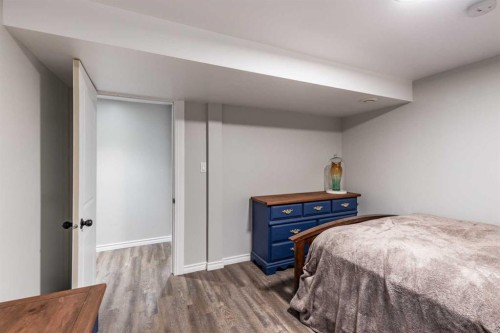 2666 16 Avenue Se, Medicine Hat, AB - Indoor Photo Showing Bedroom