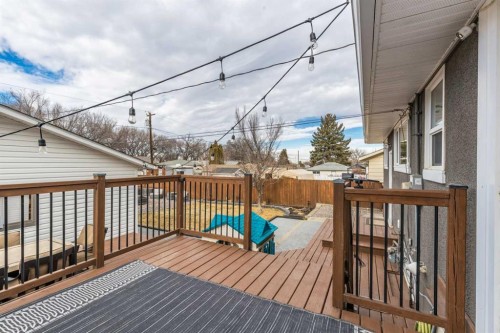 2666 16 Avenue Se, Medicine Hat, AB - Outdoor With Deck Patio Veranda With Exterior