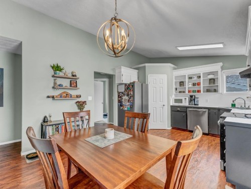 135 Sage Close Se, Medicine Hat, AB - Indoor Photo Showing Dining Room