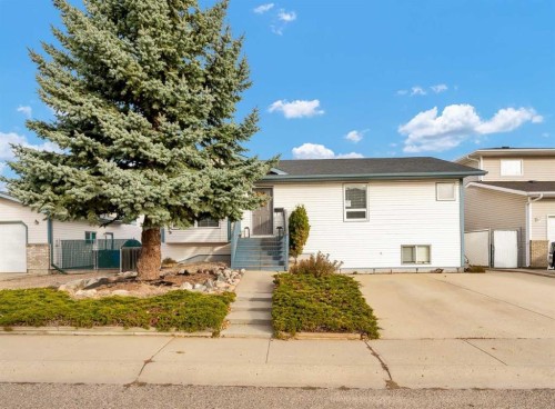 135 Sage Close Se, Medicine Hat, AB - Outdoor