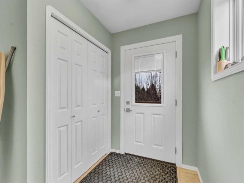 135 Sage Close Se, Medicine Hat, AB - Indoor Photo Showing Other Room