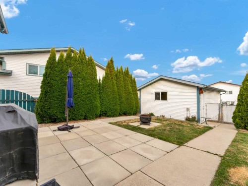 135 Sage Close Se, Medicine Hat, AB - Outdoor