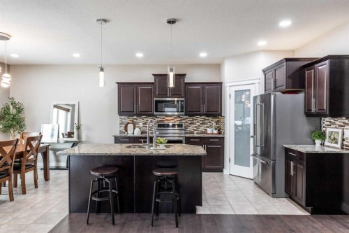 529 Somerside View Se, Medicine Hat, AB - Indoor Photo Showing Kitchen With Stainless Steel Kitchen With Upgraded Kitchen