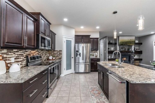 529 Somerside View Se, Medicine Hat, AB - Indoor Photo Showing Kitchen With Stainless Steel Kitchen With Double Sink With Upgraded Kitchen