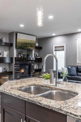 529 Somerside View Se, Medicine Hat, AB - Indoor Photo Showing Kitchen With Double Sink With Upgraded Kitchen