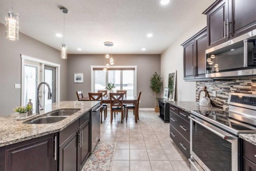 529 Somerside View Se, Medicine Hat, AB - Indoor Photo Showing Kitchen With Double Sink With Upgraded Kitchen