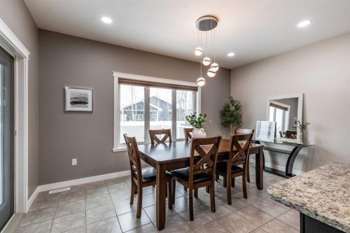 529 Somerside View Se, Medicine Hat, AB - Indoor Photo Showing Dining Room