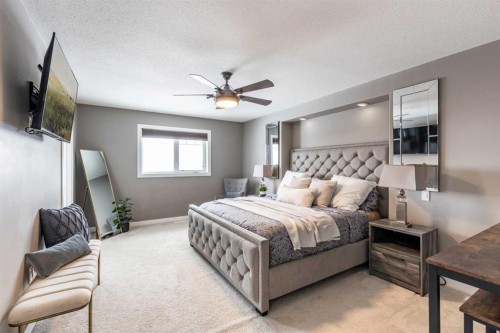 529 Somerside View Se, Medicine Hat, AB - Indoor Photo Showing Bedroom
