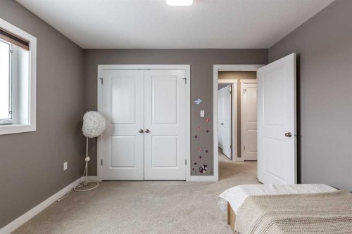 529 Somerside View Se, Medicine Hat, AB - Indoor Photo Showing Bedroom