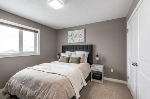 529 Somerside View Se, Medicine Hat, AB - Indoor Photo Showing Bedroom