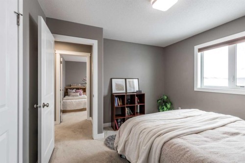 529 Somerside View Se, Medicine Hat, AB - Indoor Photo Showing Bedroom