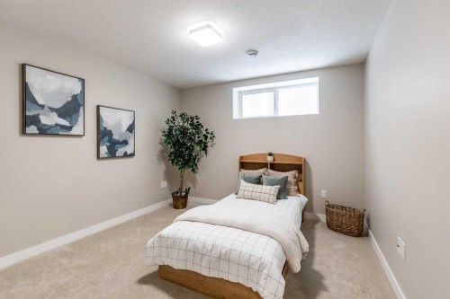 529 Somerside View Se, Medicine Hat, AB - Indoor Photo Showing Bedroom