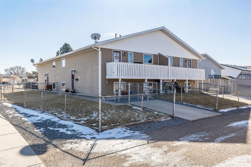 21 Hobbs Way NE Medicine Hat, AB T1C 1W2