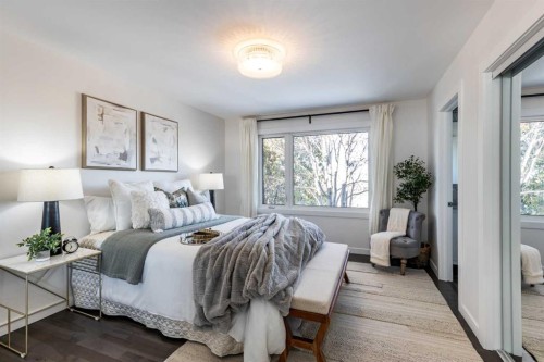 586 Prospect Drive Sw, Medicine Hat, AB - Indoor Photo Showing Bedroom