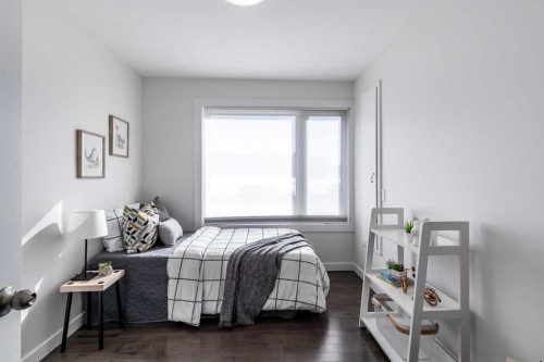 586 Prospect Drive Sw, Medicine Hat, AB - Indoor Photo Showing Bedroom