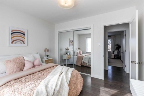 586 Prospect Drive Sw, Medicine Hat, AB - Indoor Photo Showing Bedroom