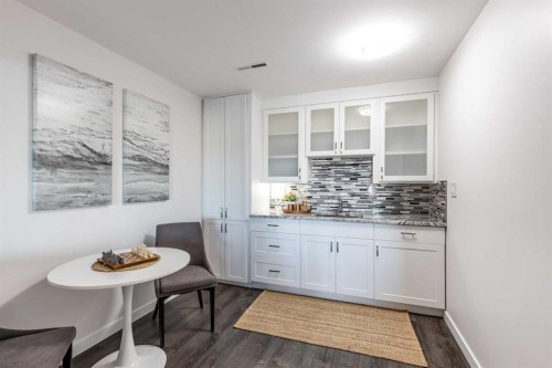 586 Prospect Drive Sw, Medicine Hat, AB - Indoor Photo Showing Dining Room