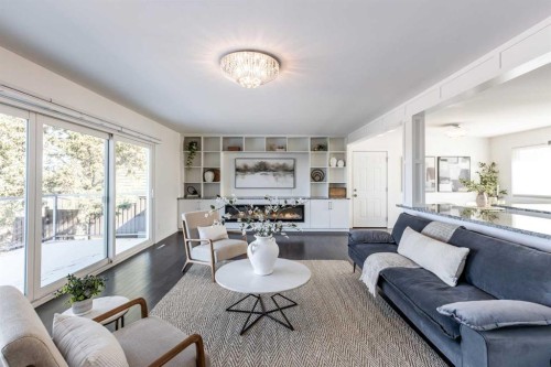 586 Prospect Drive Sw, Medicine Hat, AB - Indoor Photo Showing Living Room
