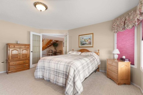 22 Turner Crescent Se, Medicine Hat, AB - Indoor Photo Showing Bedroom