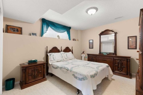 22 Turner Crescent Se, Medicine Hat, AB - Indoor Photo Showing Bedroom