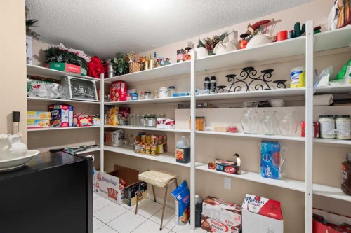 22 Turner Crescent Se, Medicine Hat, AB - Indoor With Storage