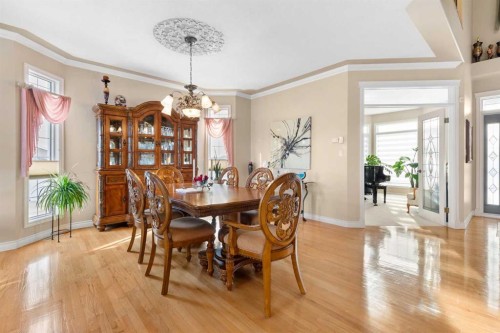 22 Turner Crescent Se, Medicine Hat, AB - Indoor Photo Showing Dining Room