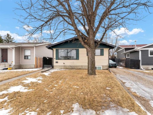19 Rossmere Place SE Medicine Hat, AB T1B 2L6