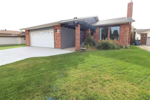 37 Buttercup Court SE Medicine Hat, AB T1B 2G9